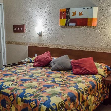 Hotel Posada Regis Guadalajara Dış mekan fotoğraf