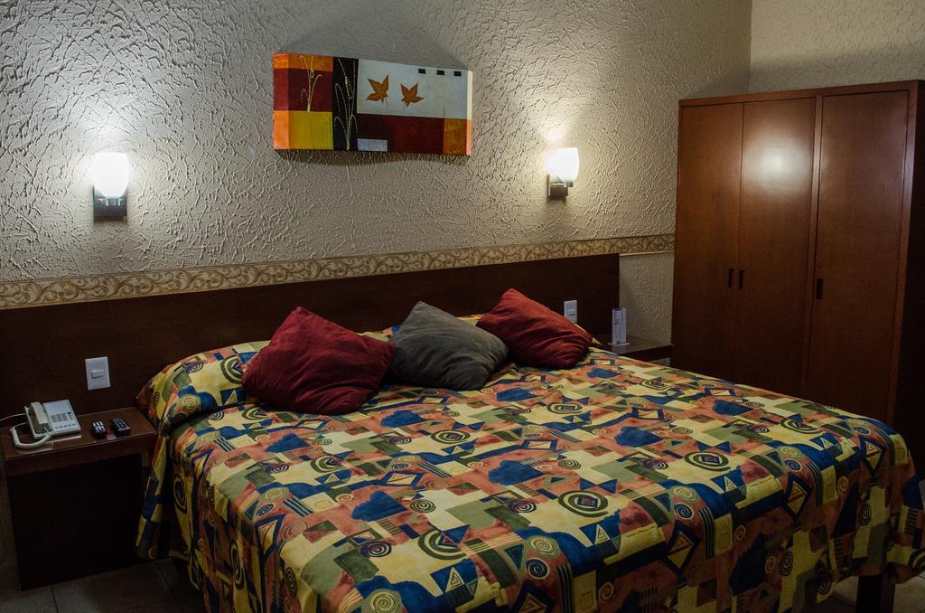 Hotel Posada Regis Guadalajara Dış mekan fotoğraf