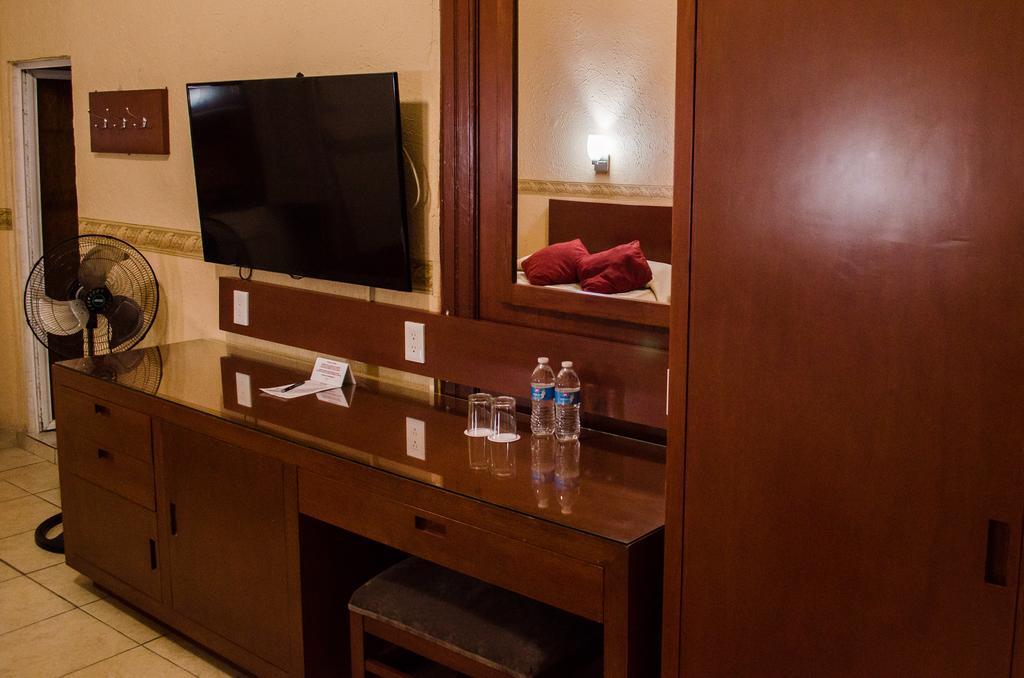 Hotel Posada Regis Guadalajara Dış mekan fotoğraf