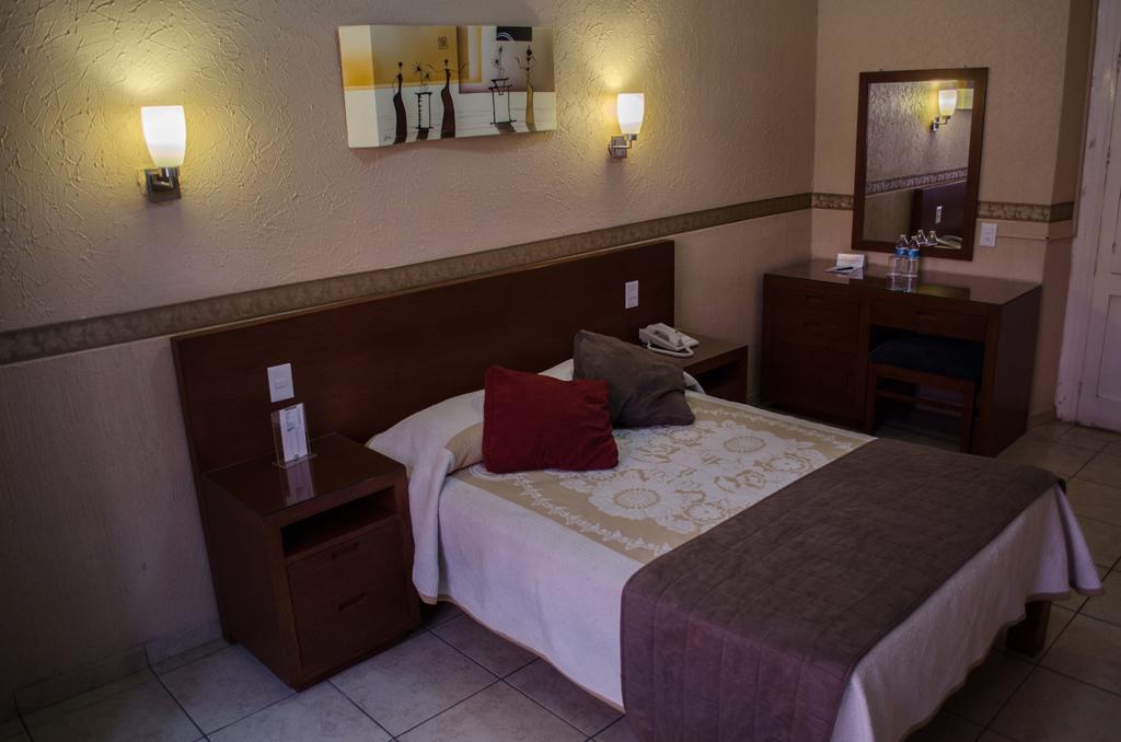 Hotel Posada Regis Guadalajara Dış mekan fotoğraf